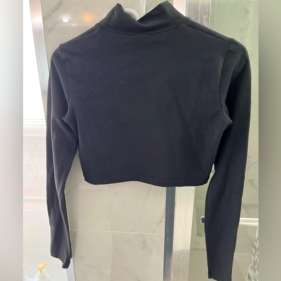 adidas black xs cropped turtle neck - Picture 4 of 4
